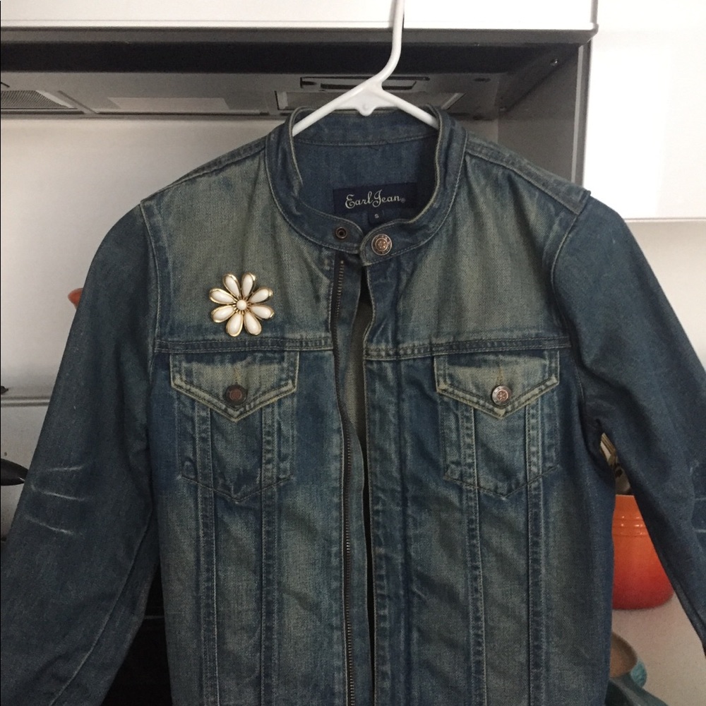 Earl jean jacket with vintage brooch